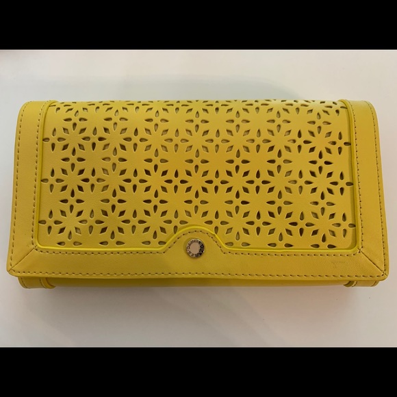 Danier leather yellow purse worn multiple ways! - Picture 2 of 7